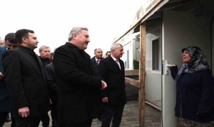 Kayserinin yardım tırları, Kardeş Belediye Yeşilyurta teslim edildi