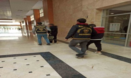 Kendilerini polis ve savcı gibi tanıtıp yabancı uyruklu vatandaşları 124 bin dolar dolandıran şahıslar yakalandı