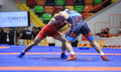 Konyada Mahmut Demir Büyükler Serbest Güreş Türkiye Şampiyonasının resmi töreni yapıldı