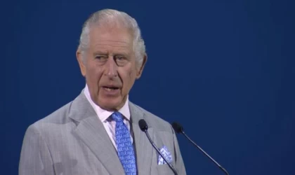 Kral Charles’ın Yunanistan bayraklı kravatı dikkat çekti