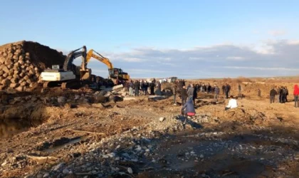 Kum ocağı istinat duvarı çöktü: 1 işçi yaralı kurtarıldı, kuzeni için çalışılıyor