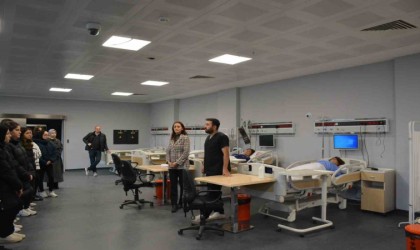 Lise öğrencileri Düzce Üniversitesini gezdi