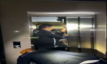 Mahsur kaldıkları asansörde panik yaşadılar, yardımlarına itfaiye ekipleri koştu