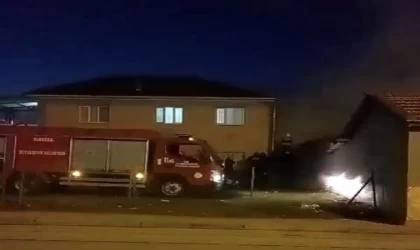 Manisa’da tek katlı ev yangında kullanılamaz hale geldi