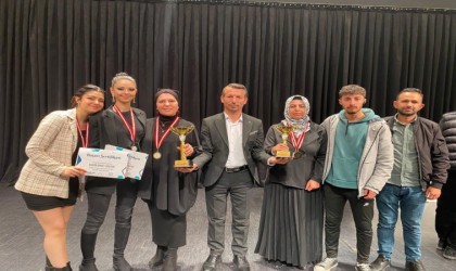 Manisalı kuaförler Antalyadan 2 kupayla döndü