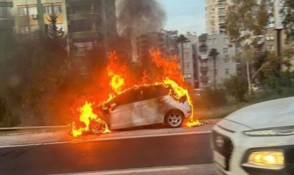 Mersinde bir günde 4 araç motor kısmından yandı