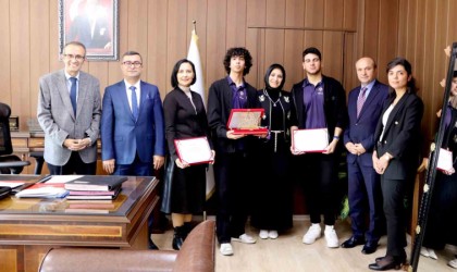Mersinli öğrenciler TÜBİTAK yarışmasından birincilikle döndü