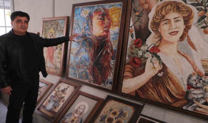 Metrekaresinde 20 bin taş bulunan mozaik tablolar 600 dolardan dünyanın dört bir yanına satılıyor