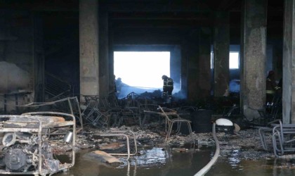 Mobilya fabrikasındaki yangın 3 saatlik çalışmayla kontrol altına alındı