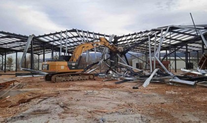 Nilüferde 3 günde 9 kaçak yapı yıkıldı