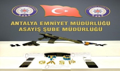 Nitelikli yağma şüphelisi 3 kişi tutuklandı