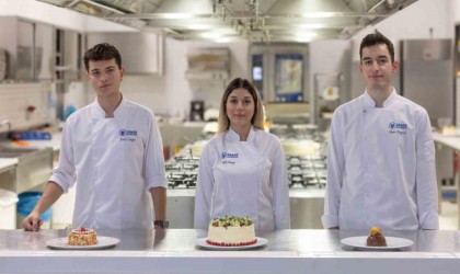 Öğrenci tasarımı yılbaşı pastası