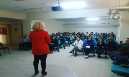 Öğrencilerle sosyal medya kullanımı ve mahremiyet söyleşisi