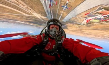 Orgeneral Kadıoğlu, Türk Yıldızları ile uçtu