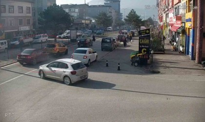 Otomobilin cipe çarptığı anlar kamerada