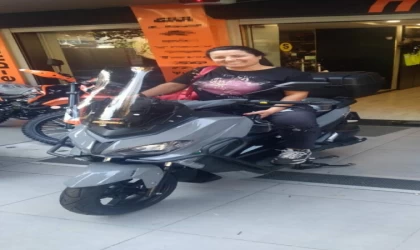 Otomobille çarpışan motosikletteki kurye Zeynep, hayatını kaybetti