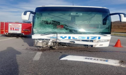 Samsun’da otomobil yolcu otobüsüyle çarpıştı; 2 ölü, 3 yaralı / Ek fotoğraflar