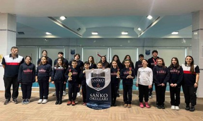 SANKO Okulları yüzmede üç kupa kazandı