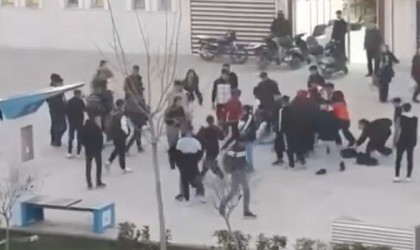 Şanlıurfada lise öğrencilerinin kavgası kamerada