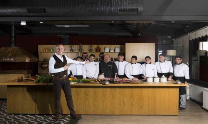 Şef Tahir Tekin Öztan: “Ateşin bulunmasıyla birlikte keşfedilen kebap insanlık tarihindeki en önemli yemektir”