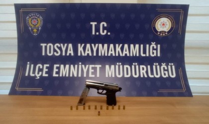 Silah sesi gelen ev polisi harekete geçirdi, ruhsatsız tabanca ele geçirildi