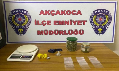 Şok uygulamada silah ve uyuşturucu ele geçirildi