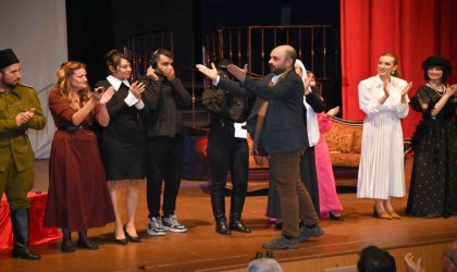 “Sonsuz Kadın Sonsuz Cumhuriyet”in prömiyerini sahneledi