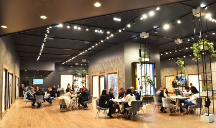 Ticaret Bakan Yardımcısı Volkan Ağar halı fuarını ziyaret etti