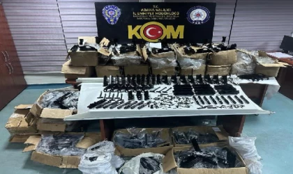 TIR’da 2 bin 420 silah parçası ele geçirildi