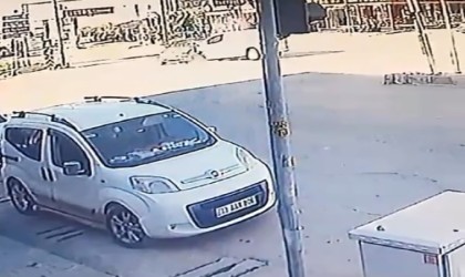 Trafik kazası güvenlik kamerasına yansıdı