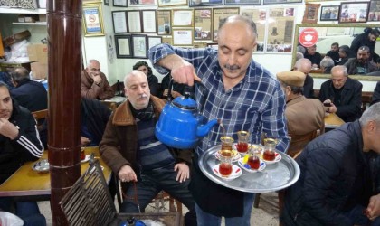 Vanda 81 yıllık çay evi nostaljiyi yaşatıyor