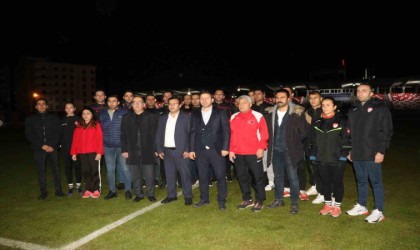 Vanda hakemler maça çıkmama kararı aldı