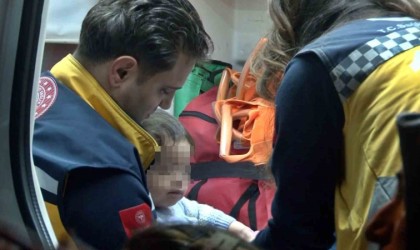 Yanan dairedeki 3 çocuğu komşular, anneannelerini itfaiye kurtardı