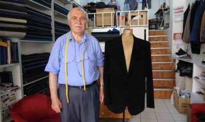 Yarım asırdır elleriyle diktiği kıyafetler yurtdışında büyük ilgi görüyor