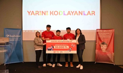 Yarını Kodlayanlar projesi kapsamında gençler afet yönetimi için fikir üretti
