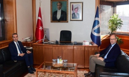 Yeni Vali Yardımcısı Dr. Çiçek Rektör Erdalı makamında ziyaret etti