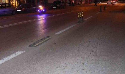 Yol ayırım dubaları sorumsuz sürücülerin hedefi oldu