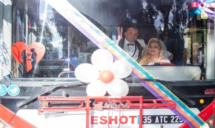 Yolcu taşıdığı otobüsü gelin arabası oldu