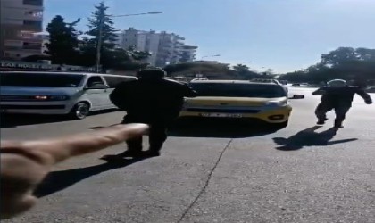 Yolcu taşıyan aracın önünü kesen taksiciler gözaltına alındı