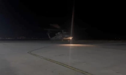 Yolu kapalı ilçede rahatsızlanan 2 hasta, emniyet helikopteri ile Van’a getirildi
