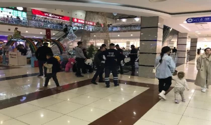 Yürüyen merdivenlerde düşen 1.5 yaşındaki Mert Ali’nin parmakları koptu