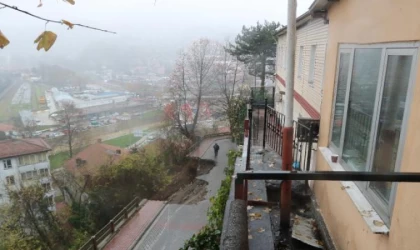 Zonguldak’ta hastane yolu çöktü (2)