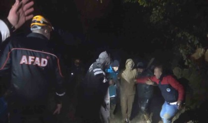 Zonguldakta ikinci büyük heyelan: İş makineleri göçük altında kaldı, yaralılar var