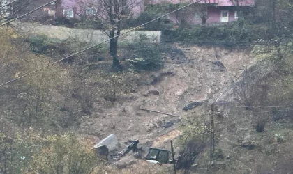Zonguldak’taki heyelan; toprak altında kalan anne ile oğlu aranıyor