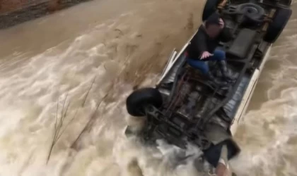 15 saat boyunca derede mahsur kalan sürücü helikopterle kurtarıldı