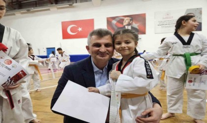 407 taekwandocu kuşak atladı