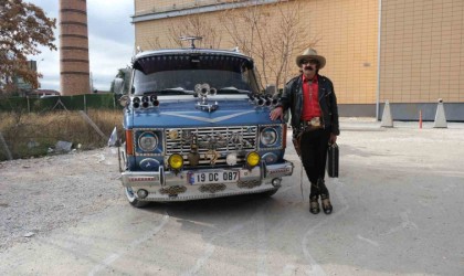 50 yıllık araba ‘Sevdasından vazgeçmiyor