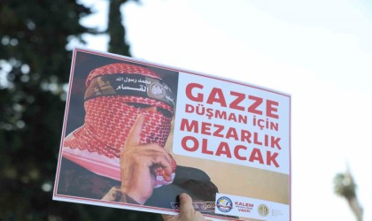 Adanada şehitler ve Filistin için yürüyüş düzenlendi