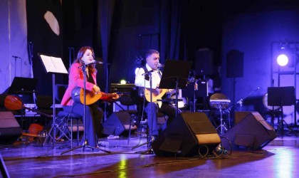 AKMde Erdal-Mercan Erzincandan türkü gecesi