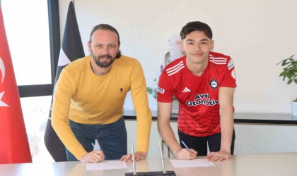 Altay, 2005 doğumlu Ulaş Hasan Özçelik ile profesyonel sözleşme imzaladı
